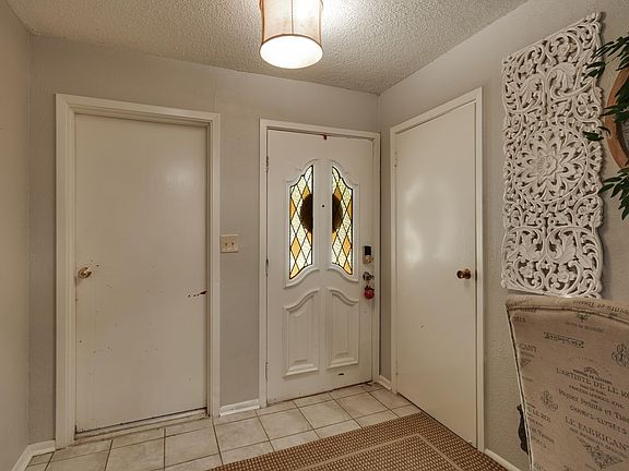 3rd image of 1512 Douglas Dr
