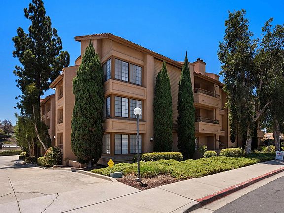 3rd image of 5649 Lake Park Way Unit 102