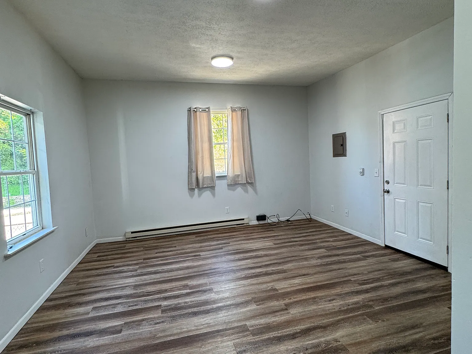3 bed, 1400 sqft, $1,250 — Photo 1