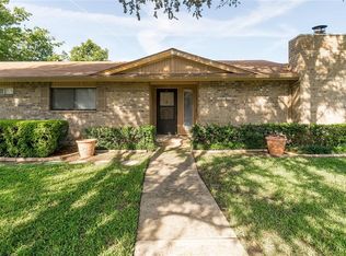 836 Shady Glen Ln, Bedford, TX 76021