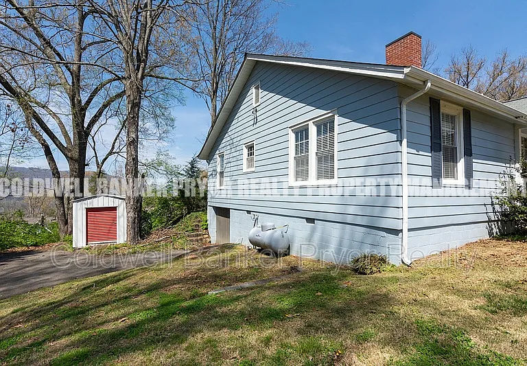 323 Walsh Rd — Photo 37