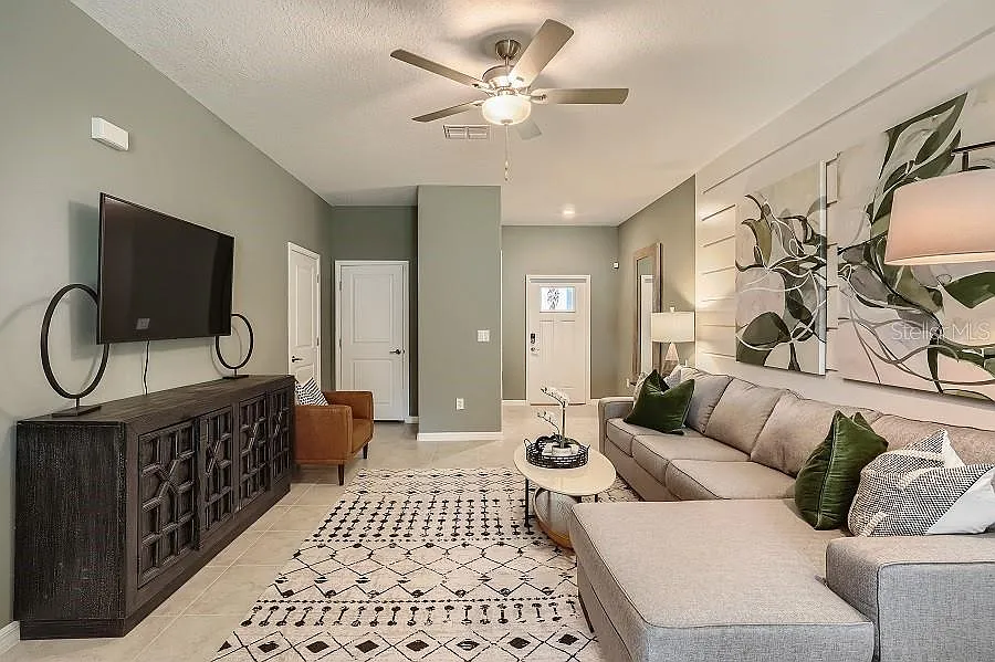 3 bed, 2.5 bath, 1686 sqft, $2,050 — Photo 2