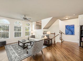 708 Prescott Ct, Naperville, IL