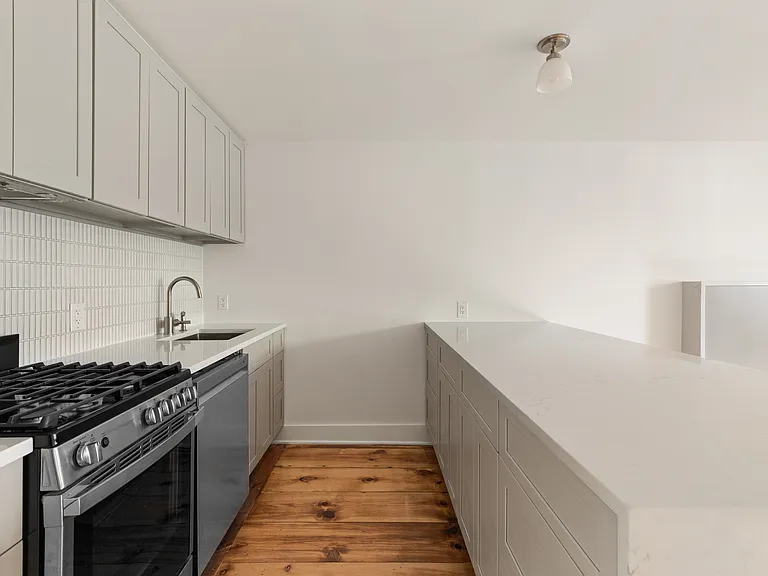 179 Warren St #2 — Photo 3