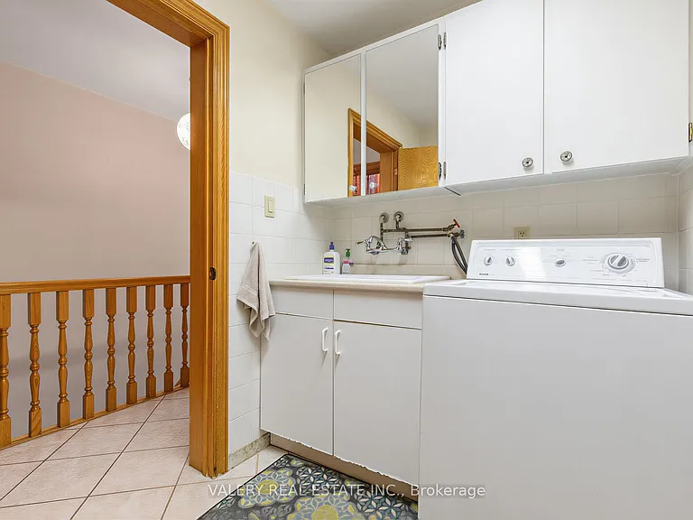 370 Maple Leaf Dr — Photo 16
