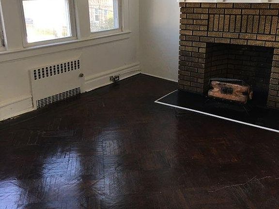 5th image of 165 Columbia Ave