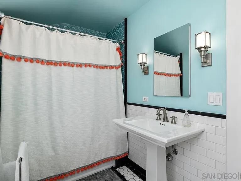 532 Marina Ave — Photo 31