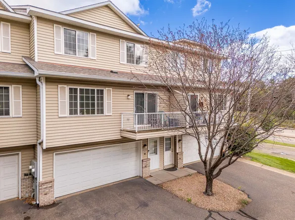 1555 County Road D E Unit B, Maplewood, MN 55109
