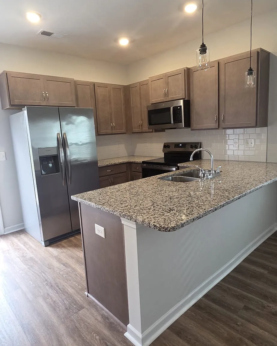 3 bed, 2.5 bath, 1423 sqft, $2,400 — Photo 3
