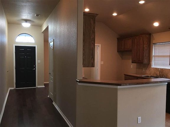 3rd image of 497 Willowlake Dr