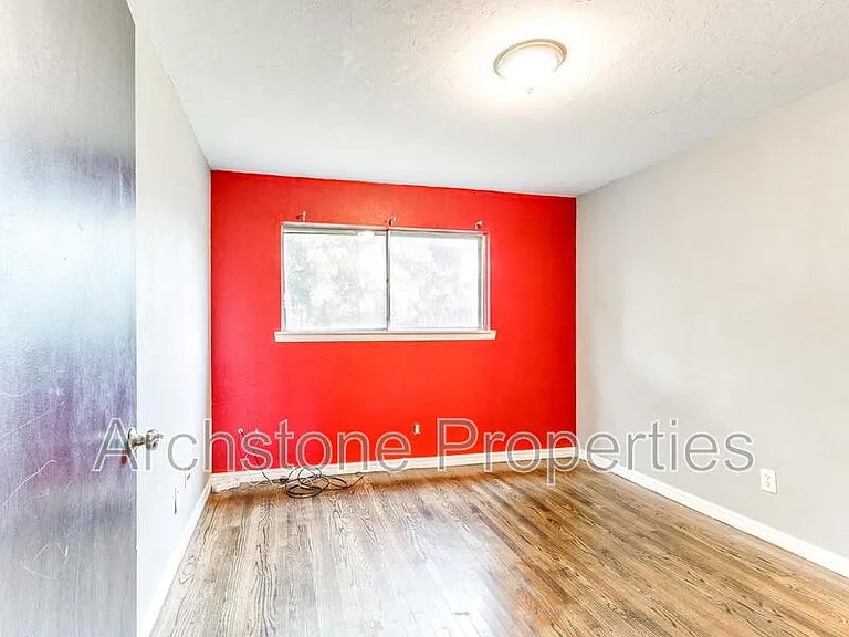 608 Holoway Dr — Photo 16