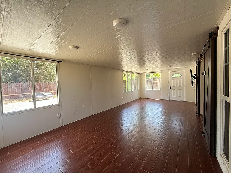 19516 Ingomar St — Photo 33