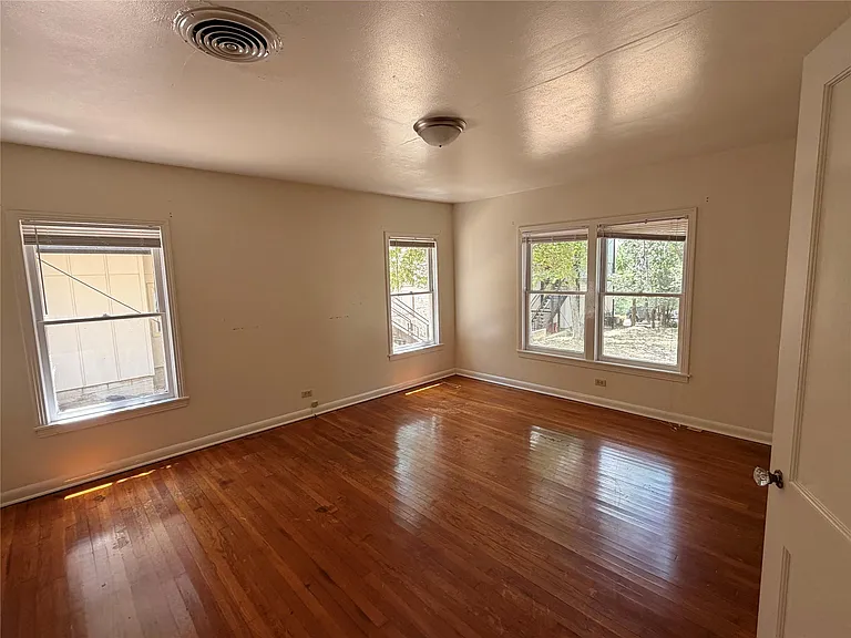 1019 Chestnut St — Photo 7