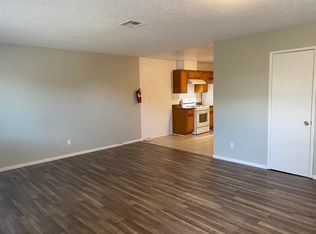 20163 Zuni Rd #4, Apple Valley, CA 92307