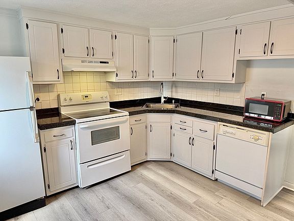 3rd image of 124 Addison St APT 4