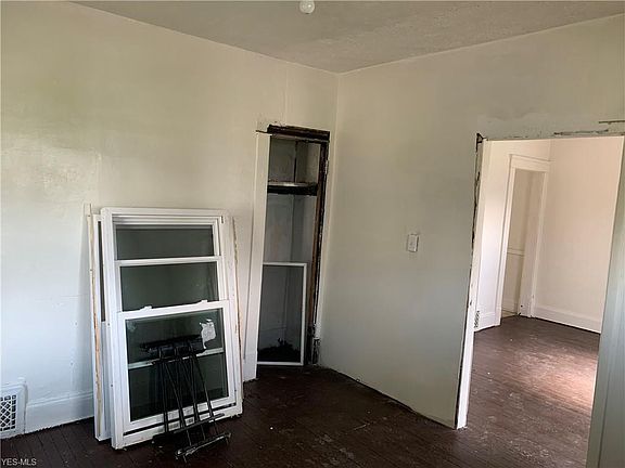3rd image of 13504 Benwood Ave