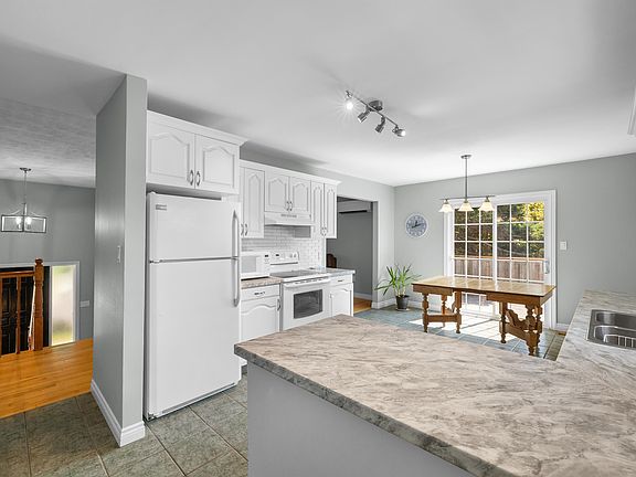 5th image of 46 Westcomb Cres