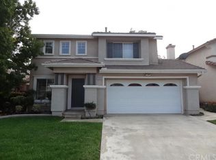 828 Saint James Dr, Corona, CA 92882