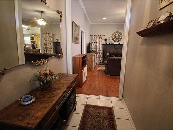 2nd image of 1618 Hyde Park Blvd
