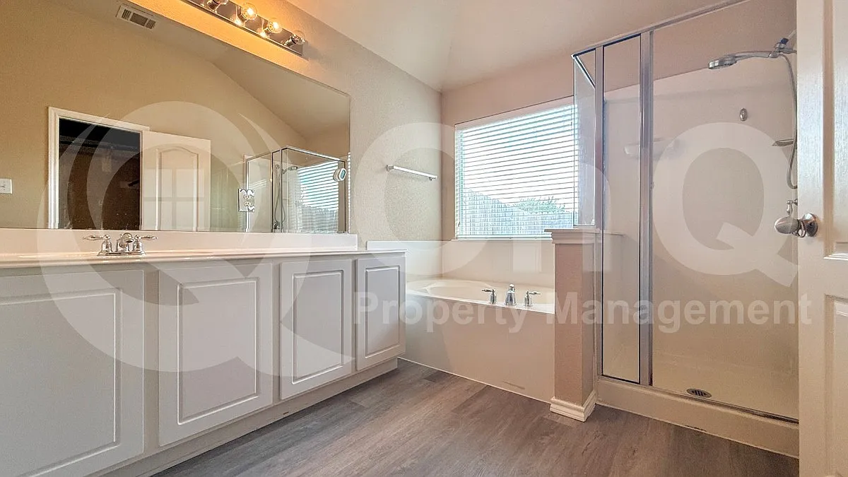 3 bed, 2.0 bath, 1866 sqft, $1,949 — Photo 4