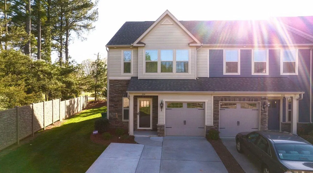 3 bed, 2.5 bath, 1804 sqft, $2,400 — Photo 1