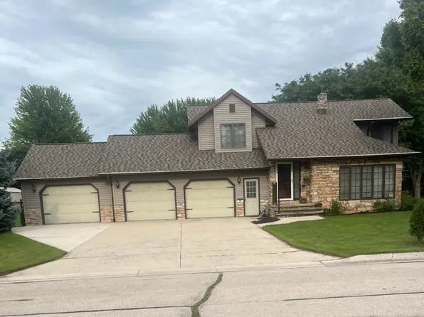 54 N Creek St, Hilbert, WI 54129