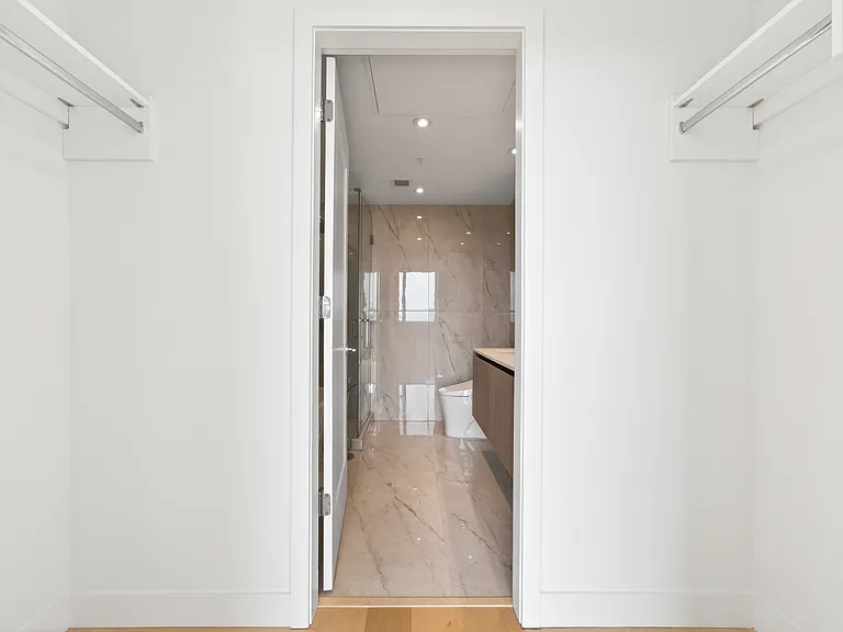 135 E 13th St #1301 — Photo 5
