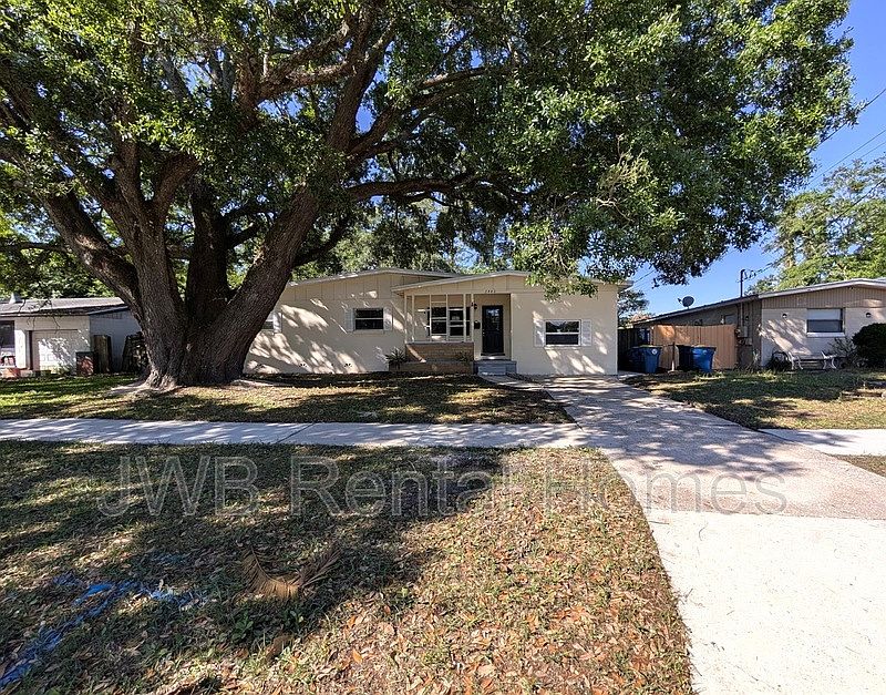 1st image of 2440 Burlingame Dr W