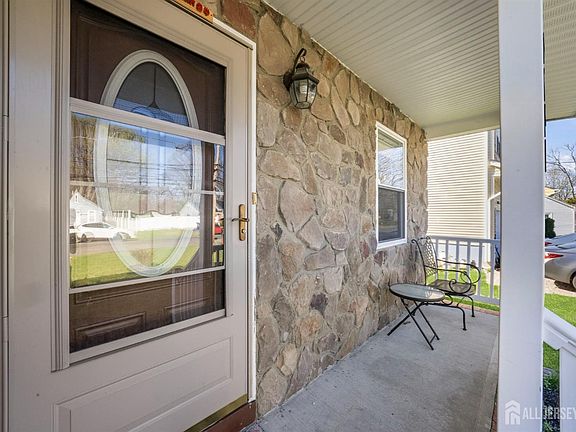 5th image of 1740 Holly Rd
