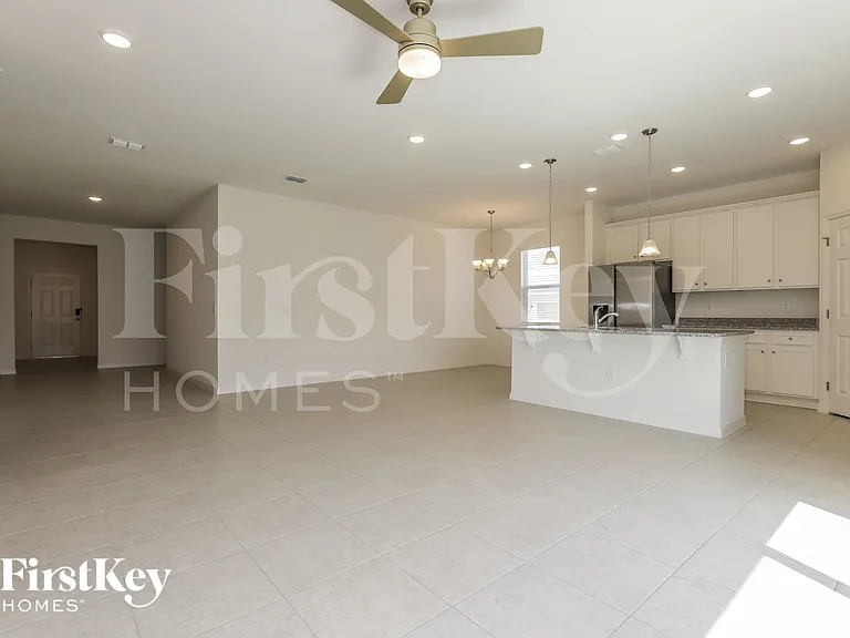 543 Crown Rose Dr — Photo 4