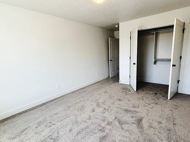 375 E 1600 N — Photo 33