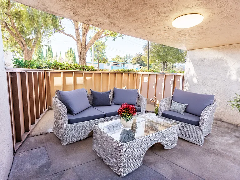 St Moritz Garden Apartments — Photo 6