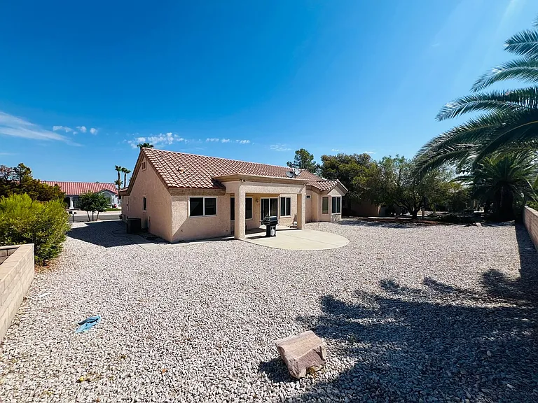 8825 Stoney Point Dr — Photo 3