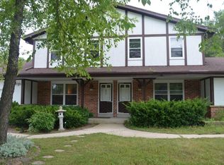 129 W Brown Deer Rd, Fox Pt, WI 53217