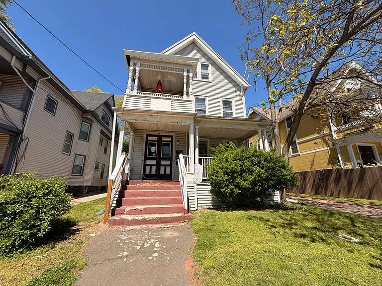 331 Edgewood Ave #1B — Photo 2
