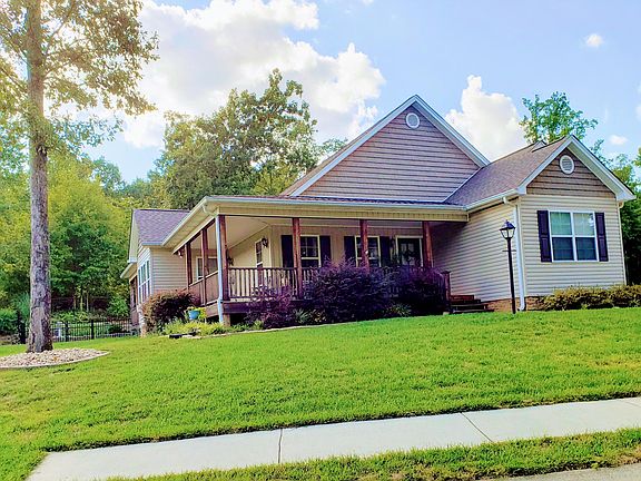 2nd image of 135 Stonebridge Ln NE