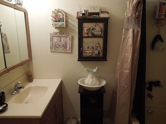 5th image of 219 Bradley Ave