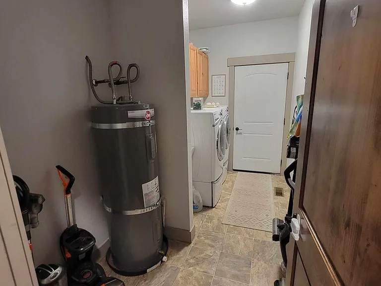 110 Bernie Rd — Photo 13