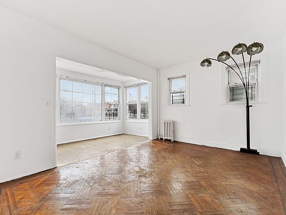 2nd image of 580 Drew St #1