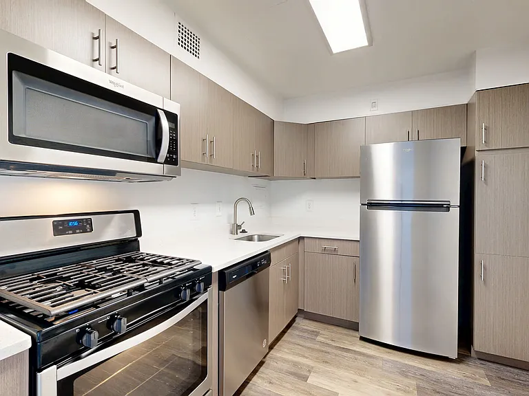 Waterside Towers — Photo 84