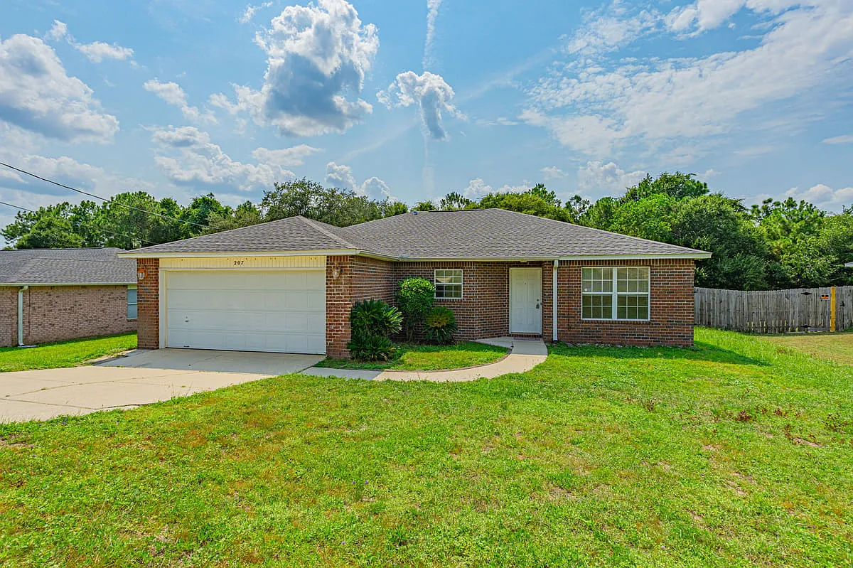 207 Riverchase Blvd — Photo 1