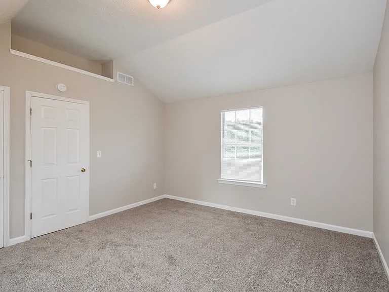 95 Hazelhurst Dr — Photo 13