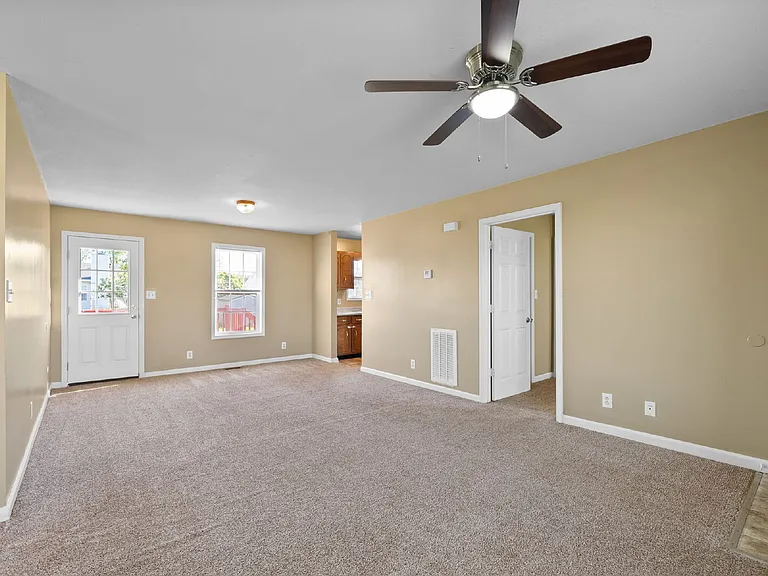 521 Gainey Dr — Photo 8