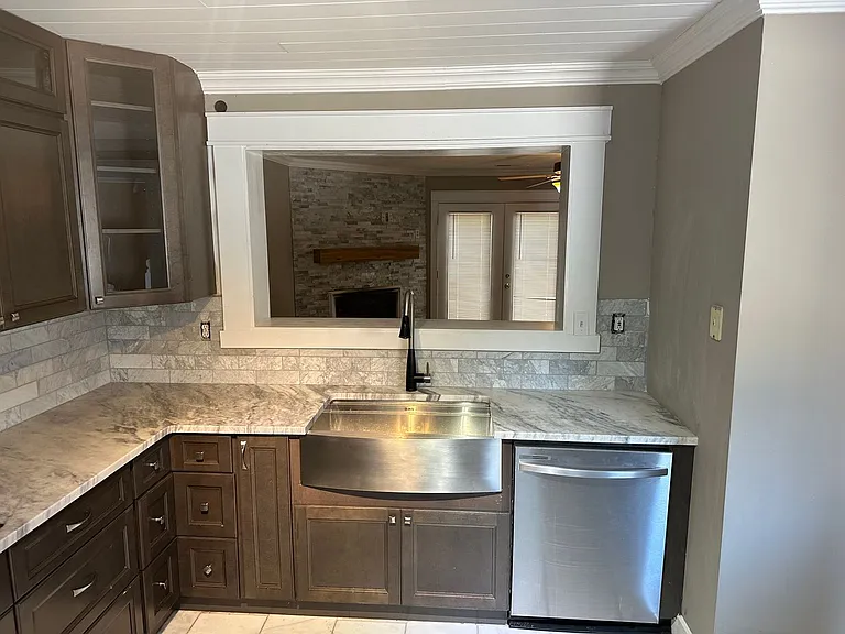 8061 Creekwood Cir W — Photo 3