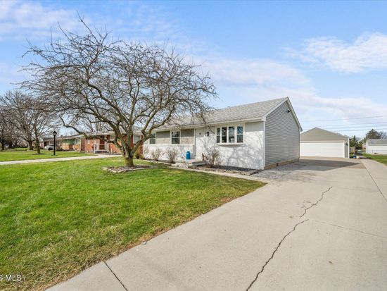 1320 Superior St, Genoa, OH 43430