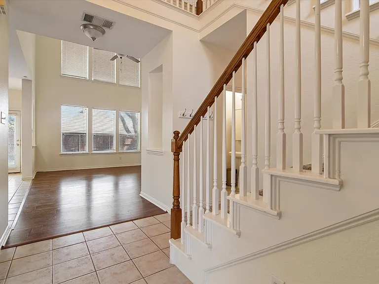 3501 Jackson Dr — Photo 3