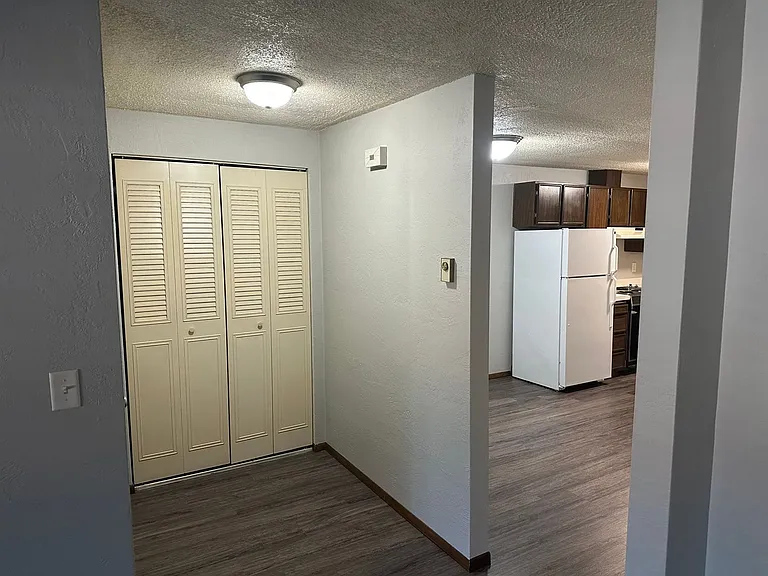 South Crest Apartments — Photo 6