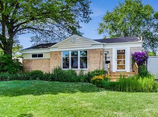 1147 N Hickory Ave, Arlington Heights, IL 60004