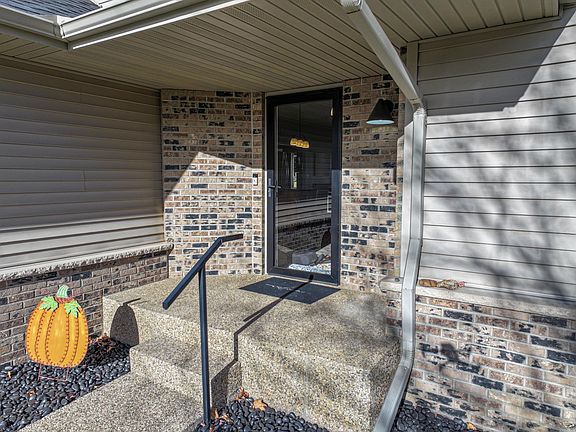 3rd image of 574 Pleasant View Dr NW