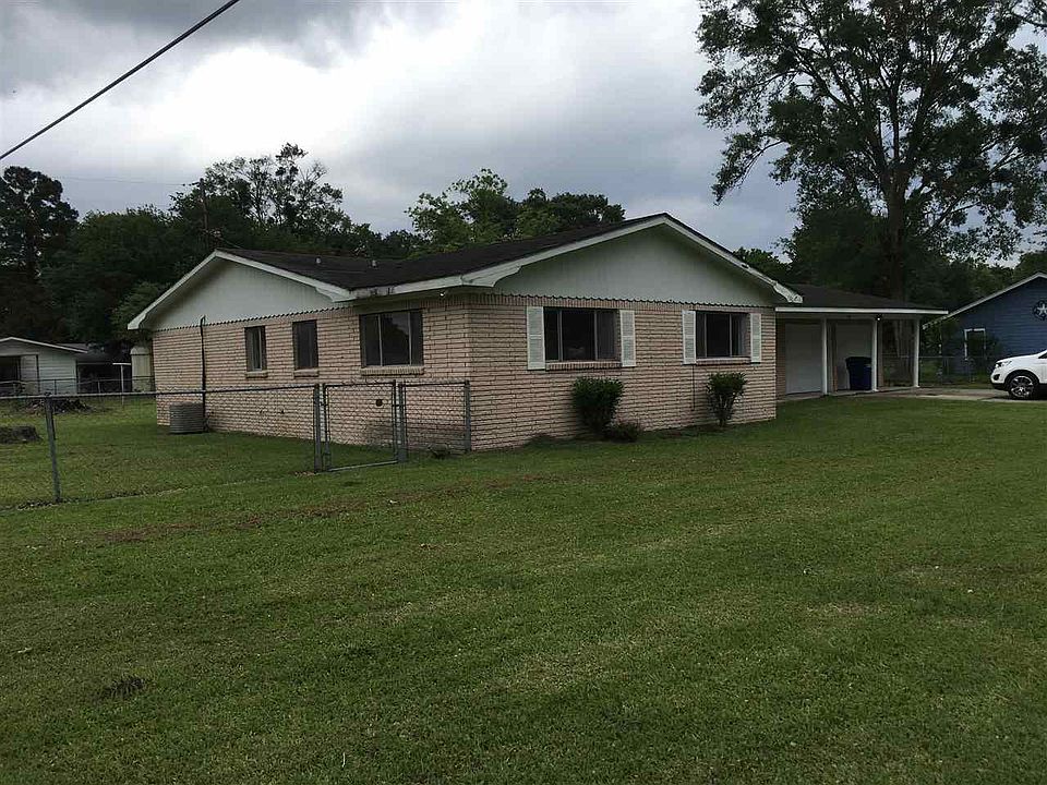 1st image of 204 E Doel Bean St